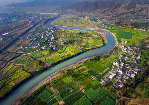 �Ĵ�ʡ��Դ��ԴͶ��ָ����������׸�Ͷ����ĿǩԼ